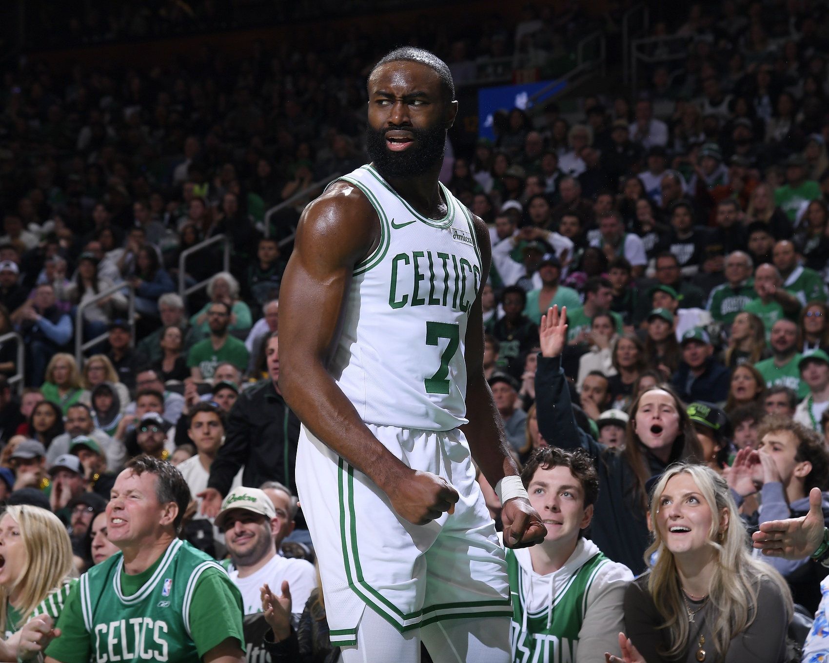 杰伦-布朗：队里有多人是承担不同责任的领袖 我更多是发声鼓劲的